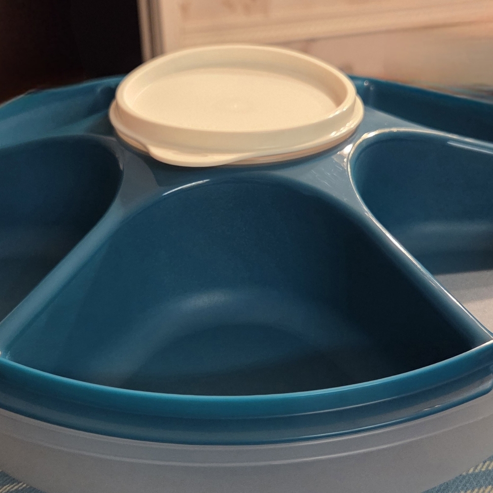 Tupperware Serving Center Set